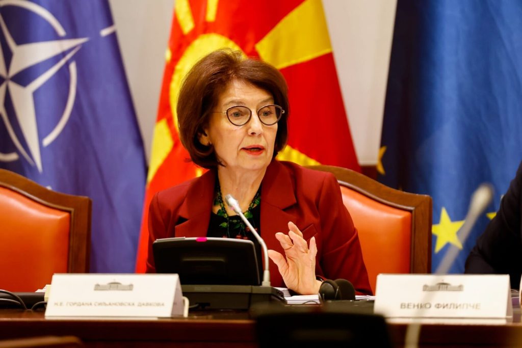 Сиљановска-Давкова: ЕУ сè уште нема јасна стратегија за нашата европска интеграција и практикува двојни стандарди