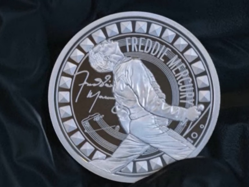 Велика Британија извади посебна колекционерска монета со ликот на Фреди Меркјури