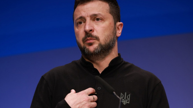 Зеленски пристигна во Франција, се очекуваат договори за испорака на оружје на Украина