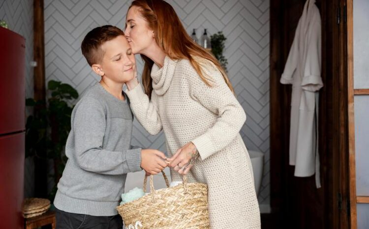 Дали треба да престанеме да ги гушкаме децата кога ќе влезат во пубертет?