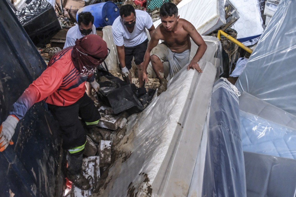 Тајфунот Калмаеги однесе најмалку 66 животи на Филипините, се движи кон Виетнам