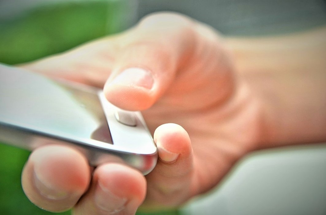 Данска ќе ги забрани социјалните мрежи за децата под 15 години