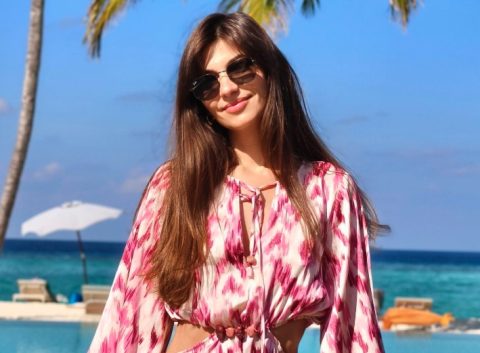 „Среќни денови“ – Елена Стојановска на совршен одмор во тиркизен костим за капење