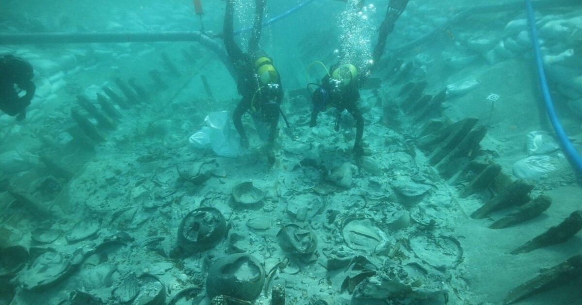 Римски брод стар 1700 години откриен само 2 метри под морето пред најпопуларната плажа на Мајорка