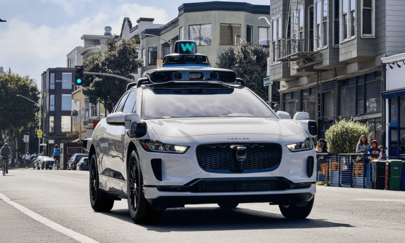 РОБОТАКСИТО СТАНУВА РЕАЛНОСТ: Waymo ја стартуваше услугата во Детроит, Лас Вегас и Сан Диего, до крајот на 2026 возила без возачи и во Лондон, Сиетл и Вашингтон