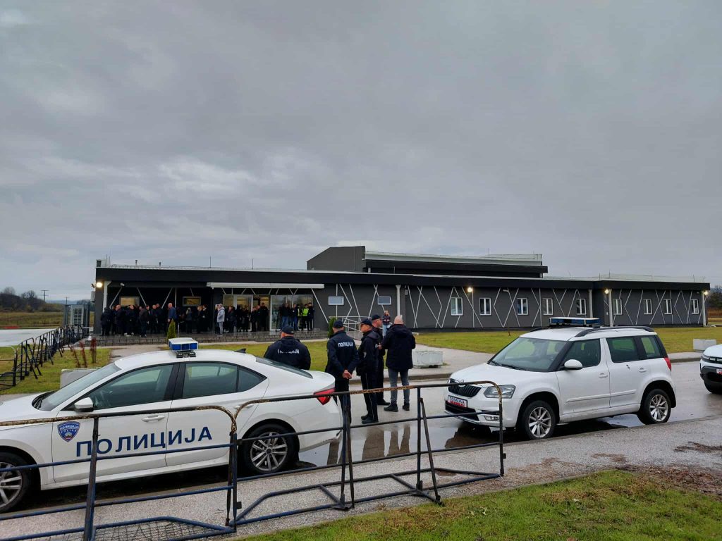 (ФОТО+ВИДЕО) Почна да се полни судницата во Идризово за почетокот на судењето за „Пулс“