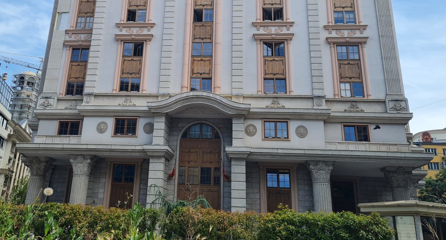 „Експанзивните политики“ го намалија фискалниот простор и ризикуваат зголемување на домашните ценовни притисоци, се наведува во извештакот на ЕК за на…