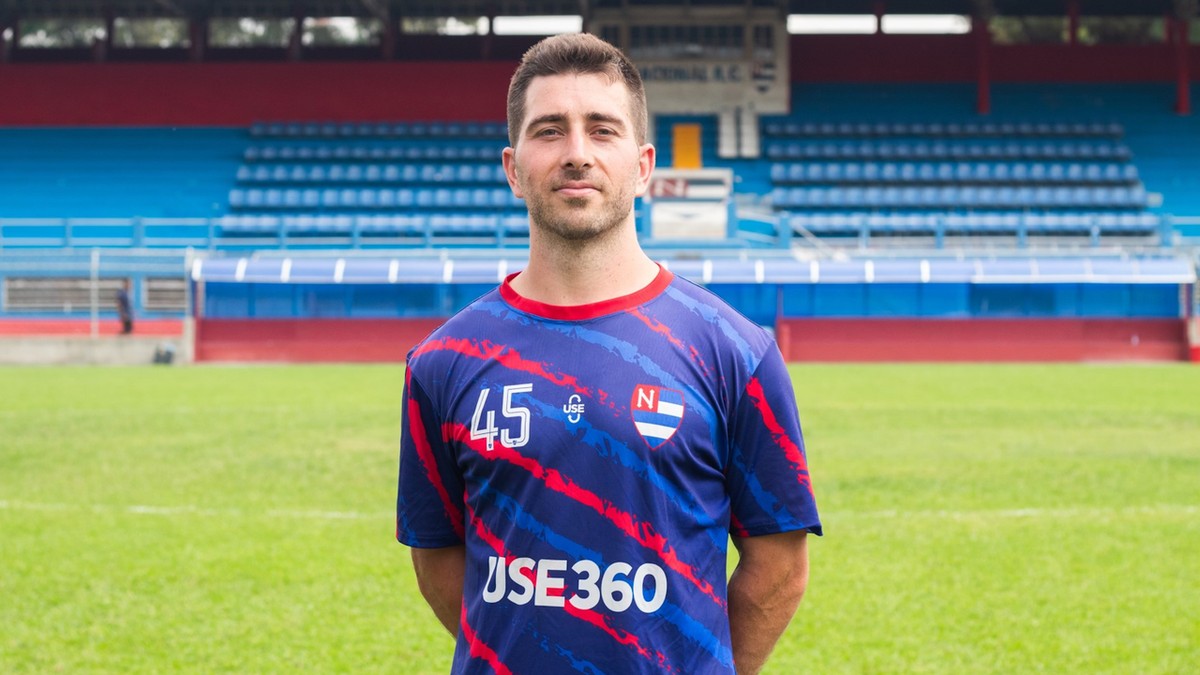 Како 34-годишен татко кој никогаш во животот не играл фудбал стана професионалец, со цел да игра на Светското првенство 2026