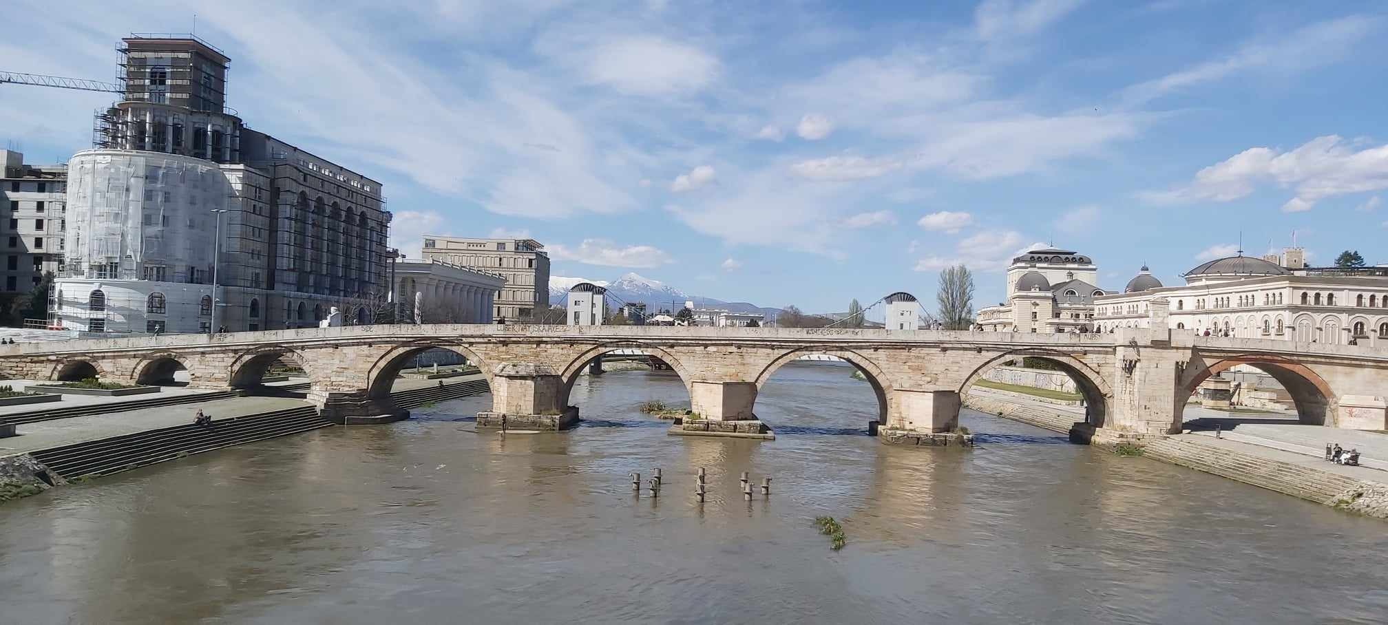Утре сончево, од вторник најавени врнежи и засилен јужен ветер