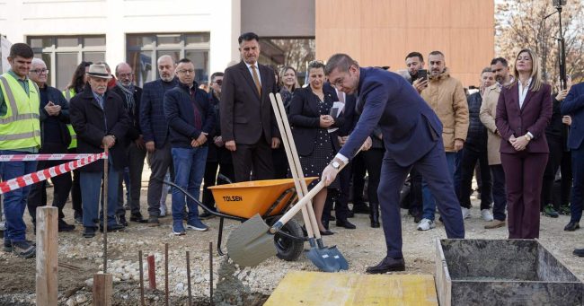 АКО МОЖЕ ДА НЕ СМЕ МАКЕДОНЦИ, НАЈДОБРИ ЌЕ БИДЕМЕ, НИ ПРАВАТ БУЛИНГ ЗА ДА НЕ НАПРЕДУВАМЕ ВО ЕУ, ВЕЛИ МИЦКОСКИ ЗА ЕВРОИНТЕГРАЦИИТЕ