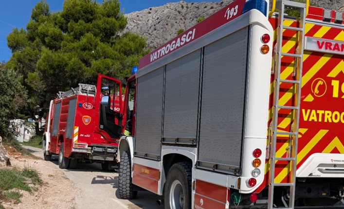 Драматични сцени во Хрватска: Гори познат хотел во Истра, гостите итно евакуирани