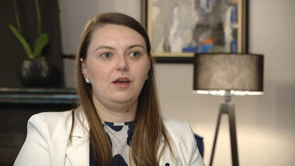 (ВИДЕО) Периките на хуманитарката Сашка Кузмановска кои со пари не се купуваат