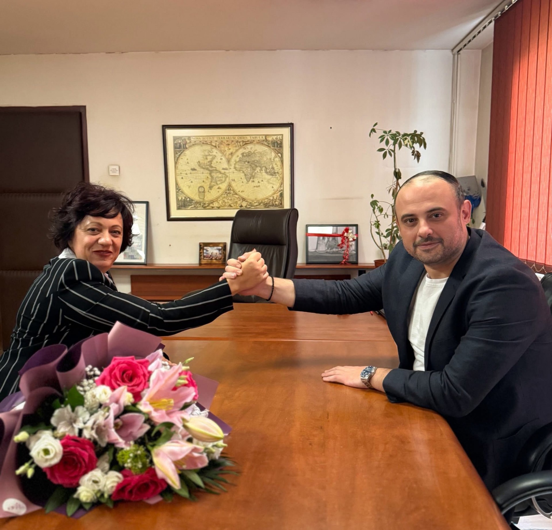 ОРЦЕ И ЈА ПРЕДАДЕ ГРАДОНАЧАЛНИЧКАТА ФУНКЦИЈА НА СТАМЕНКОСКА: „Верувам дека најдоброто за Кисела Вода допрва доаѓа“