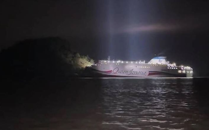 Јужнокорејски ферибот со 267 патници заринка кај островот Џинда