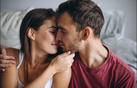 Дали премногу често му велите „те сакам“ на партнерот? Експерт ве советува веднаш да престанете