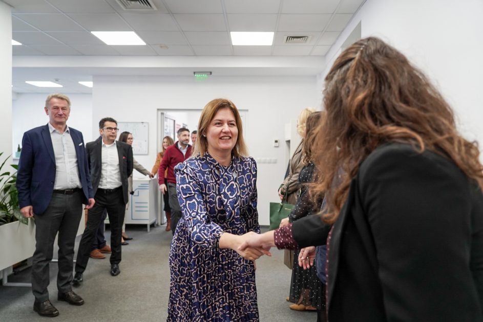 „Контролата на броилата предуслов за доверба во енергетскиот систем – Божиновска во посета на лабораторијата на Електродистрибуција“