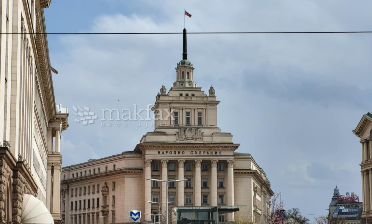 Бугарија ја зголемува безбедноста во рафинеријата на „Лукоил“ во Бургас пред преземањето