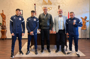 Младите боксери на прием во МОК