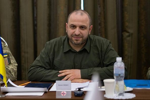 Москва тврди дека Умеров побегнал, украинскиот министер за одбрана не се вратил дома по корупцискиот скандал