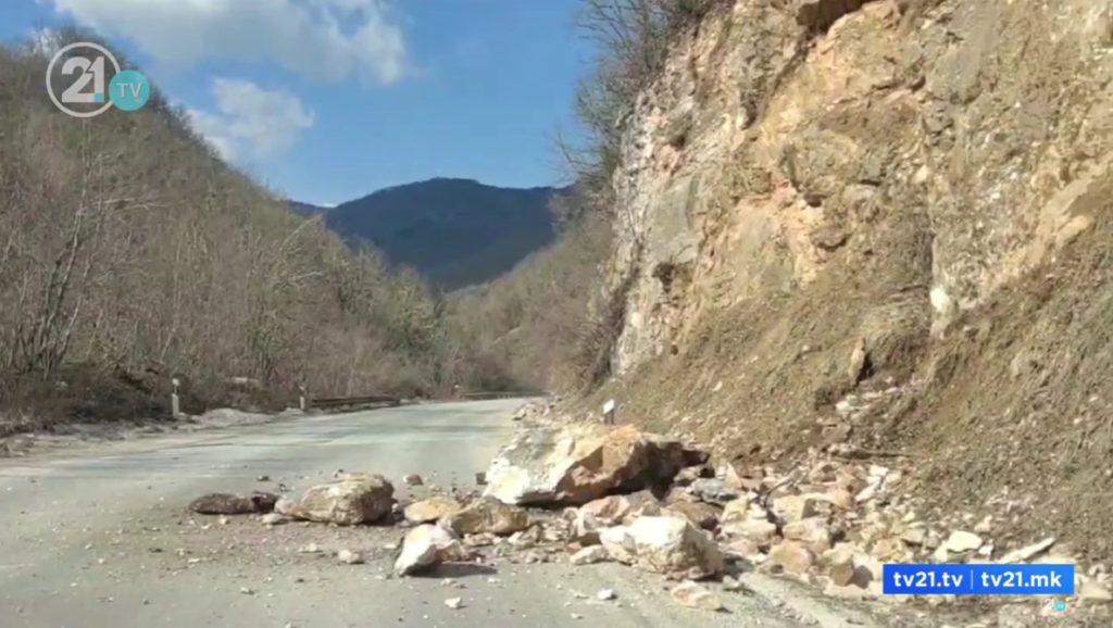 Одрони го блокираа патот Делчево – Македонска Каменица