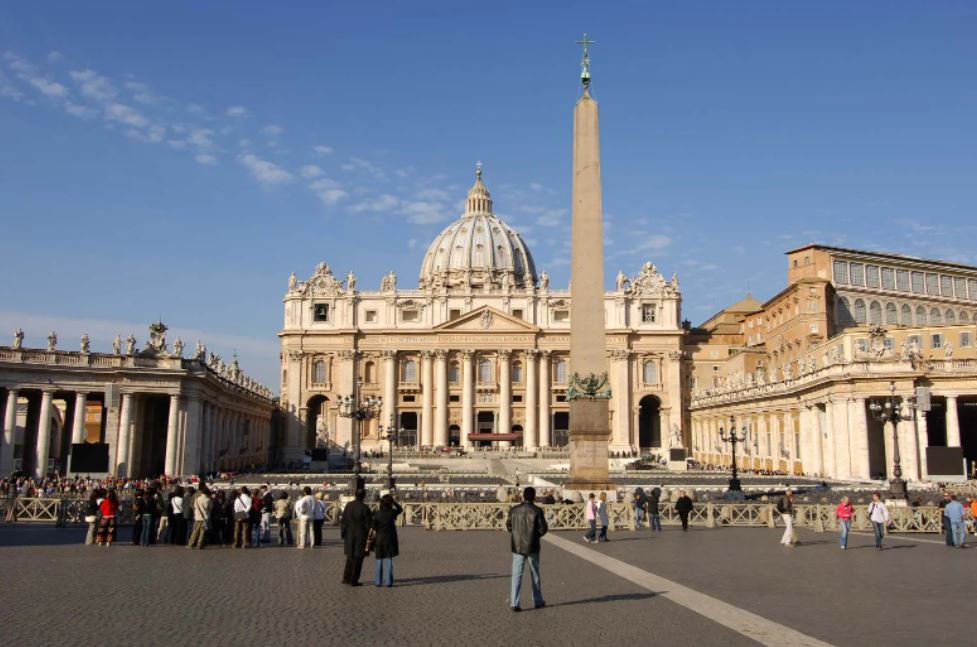 Ватикан покрена истрага против шпанскиот бискуп поради обвинувања за педофилија