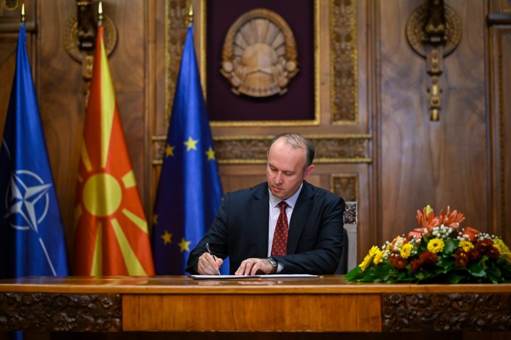 Ќе се гласа на 11 јануари: Гаши го потпиша актот за одржување на  повторените избори за градоначалници во четирите општини