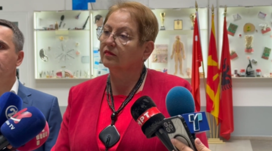 ВРЕДИ ЈА ИСКАРАА ЈАНЕВСКА: Наместо да се чувствува лошо што не знае албански, реагира на тоа што Касами зборувал на тој јазик со дел од новинарите