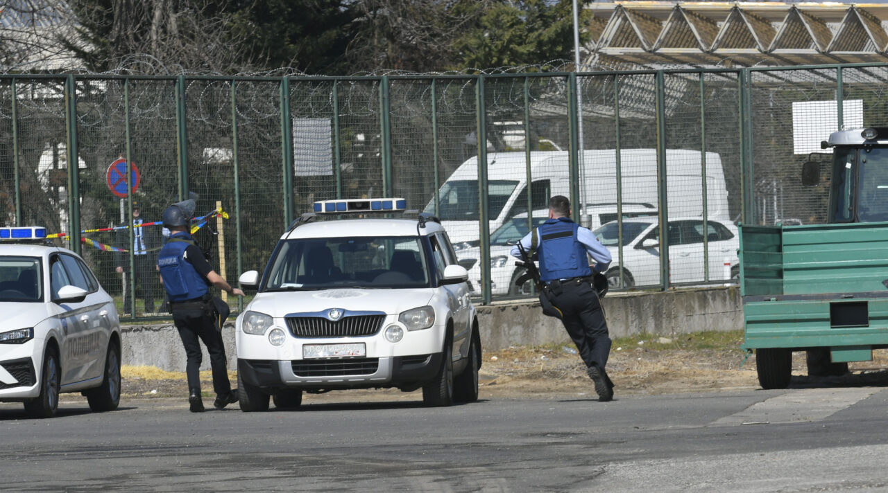 Апсења на повеќе локации низ Македонија – “Паднаа” и функционери, за 5 лица се бара притвор