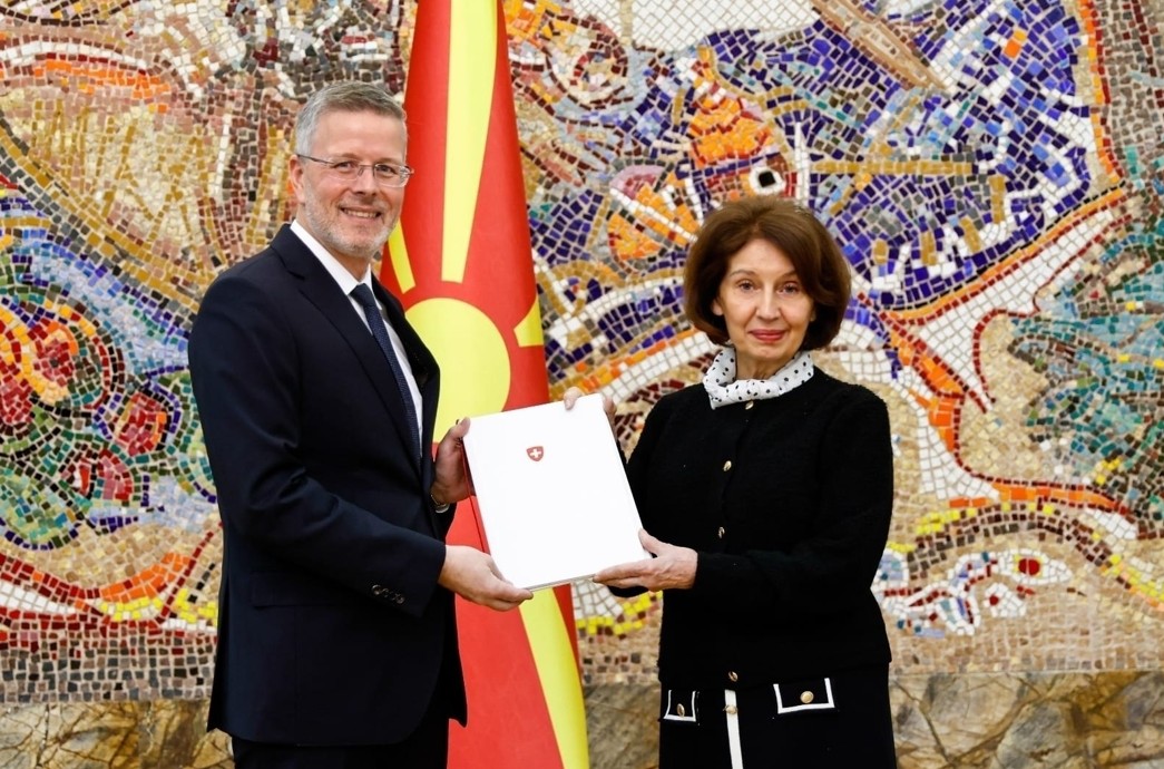 Новоименуваниот амбасадор на Швајцарија во Северна Македонија, Кристоф Зомер, ги предаде акредитивните писма на претседателката Гордана Силјановска Да…