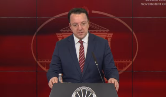 Николоски: Не треба да има отстапки од коалицискиот договор со ВРЕДИ