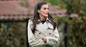 (ФОТО) КРАЛИЦАТА ЛЕТИЦИЈА ОБЛЕКЛА ФАРМЕРКИ КОИ ЖЕНИТЕ ГИ ОБОЖАВААТ ОВАА ЕСЕН: Таа понела еден од најголемите трендови и ѝ стои одлично