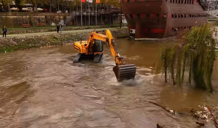 Ѓорѓиевски: Се чисти кејот на Вардар, се поставуваат украсни канделабри на плоштадот „Македонија“