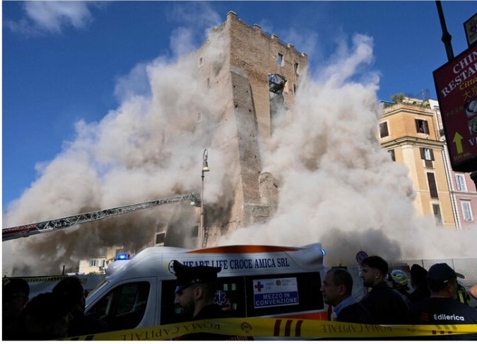 (ВИДЕО) Се урна дел од средновековна кула во Рим – еден работник заробен под урнатините