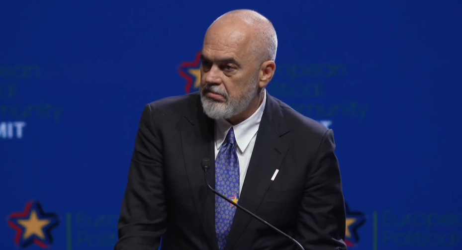 Рама ѝ се налути на британска министерка која изјави дека „700 албански семејства живеат во сместувачки капацитети платени од даноците на граѓаните“