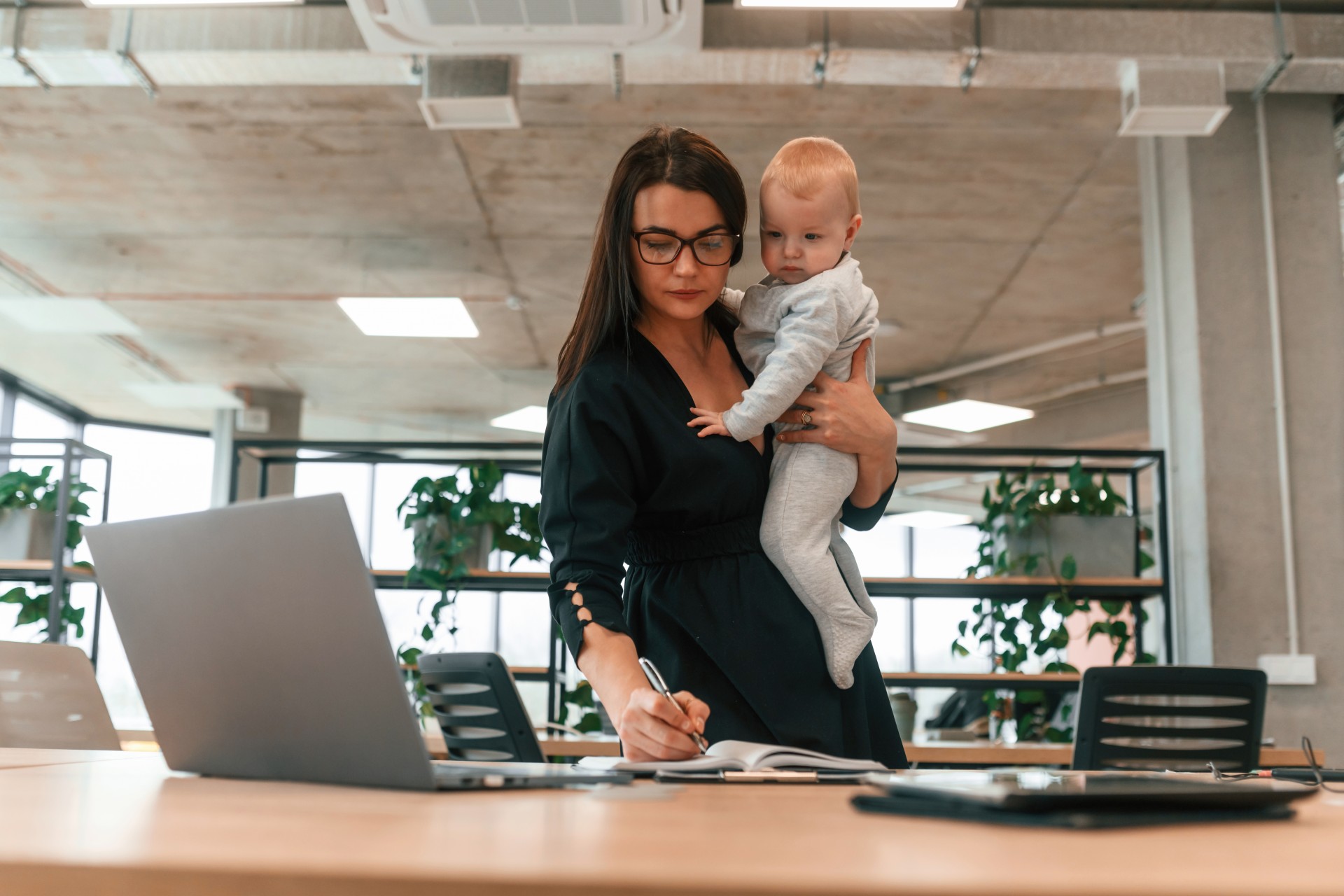 ЕУ објави: Од 17 ноември до крај на 2025 сите жени во светот ќе работат за џабе