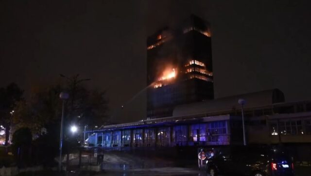 Голем пожар зафати 16-катница на поранешна печатница во Загреб