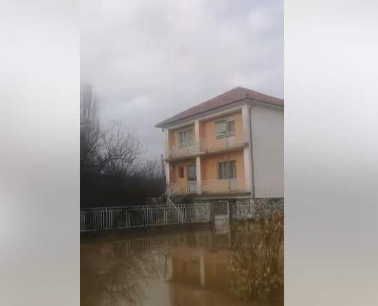 (ВИДЕО) Еве каква е состојбата со поплавите во околината на Ресен