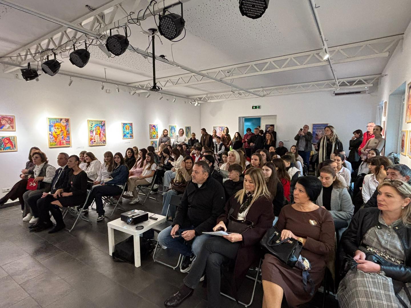 Герасимовски додели 82 стипендии до 3500 денари месечно на најдобрите ученици: Вие сте гордоста на Центар!