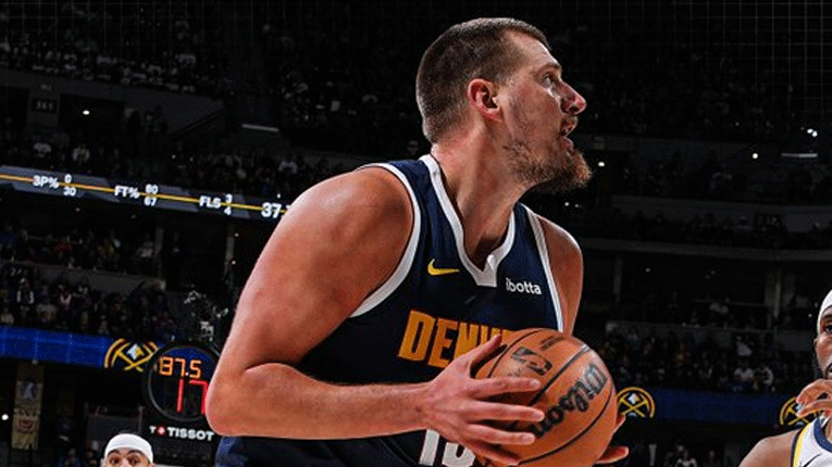 Јокиќ не беше најефикасен, но со трипл-дабл го врати Денвер на победничките патеки (Видео)