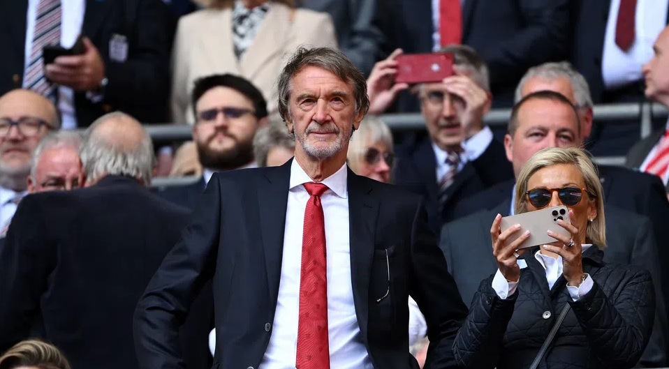 Кантона го нападна Џим Ретклиф: Тој го уништува идентитетот на Манчестер Јунајтед