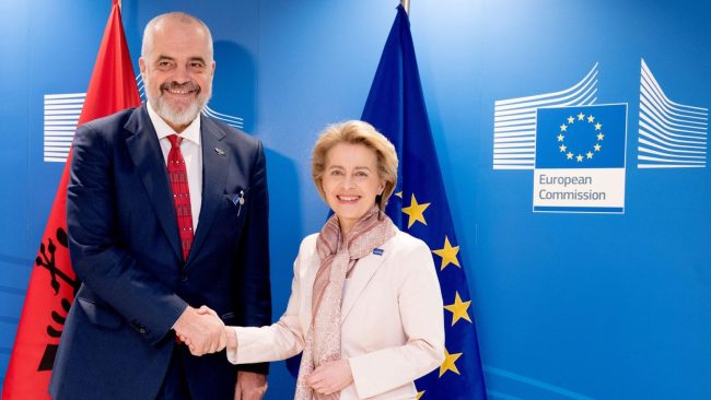 АЛБАНИЈА ГО ОТВОРА ПОСЛЕДНИОТ КЛАСТЕР ОД ПРЕГОВОРИТЕ СО ЕУ