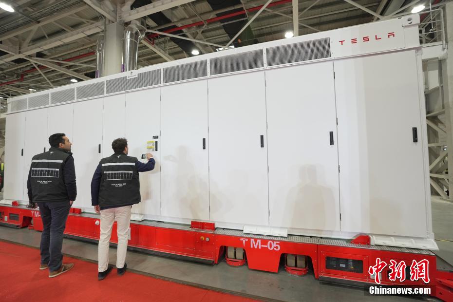 „Tesla“ бара од добавувачите да избегнуваат кинески делови за американските автомобили