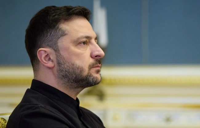 СЕ СООЧУВАМЕ СО ЕДЕН ОД НАЈТЕШКИТЕ МОМЕНТИ ВО ИСТОРИЈАТА, НО НИКОГАШ НЕМА ДА ЈА ПРЕДАДАМ УКРАИНА, КАЖА ЗЕЛЕНСКИ