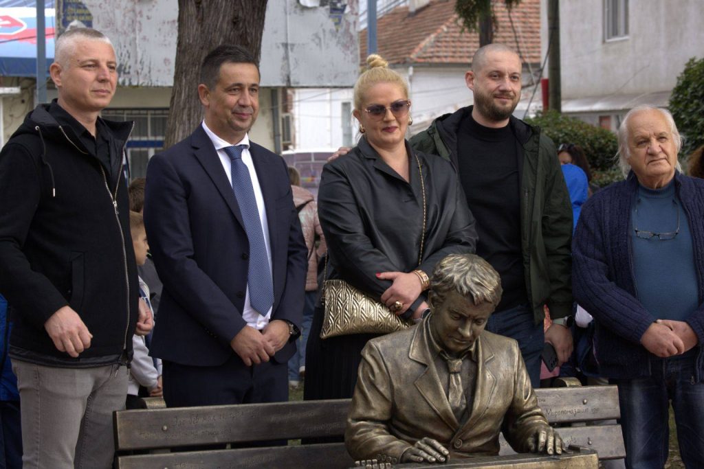 Во чест на Илија Џаџев- Општина Гевгелија му возврати со вечен спомен: свечено откриена неговата скулптура