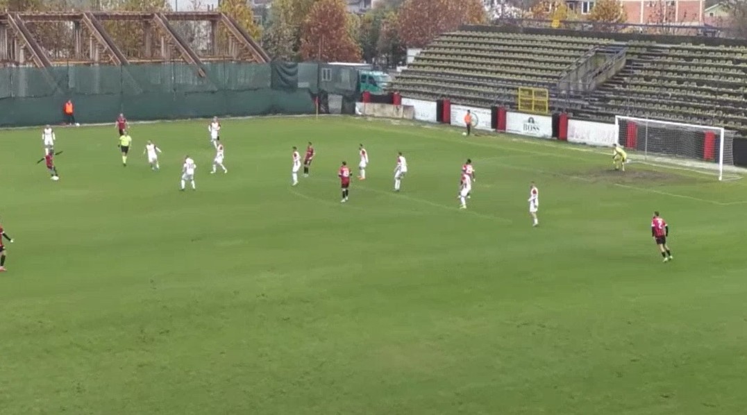 Спектакуларен гол на фудбалер на Шкендија – тројца голмани не го бранеа ударот (ВИДЕО)