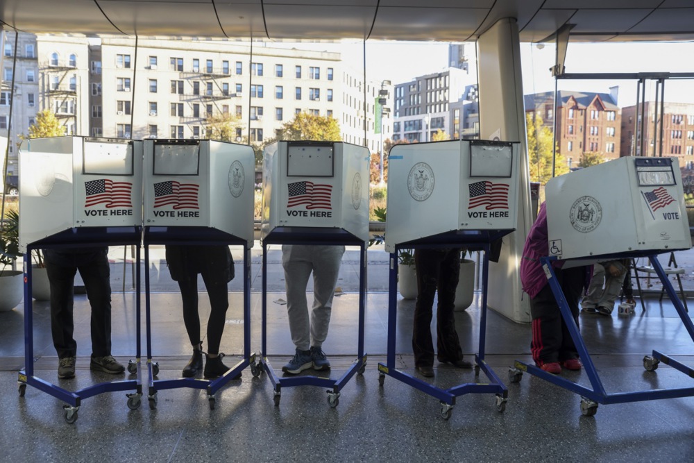 Трамп повика на темелни промени во изборниот систем