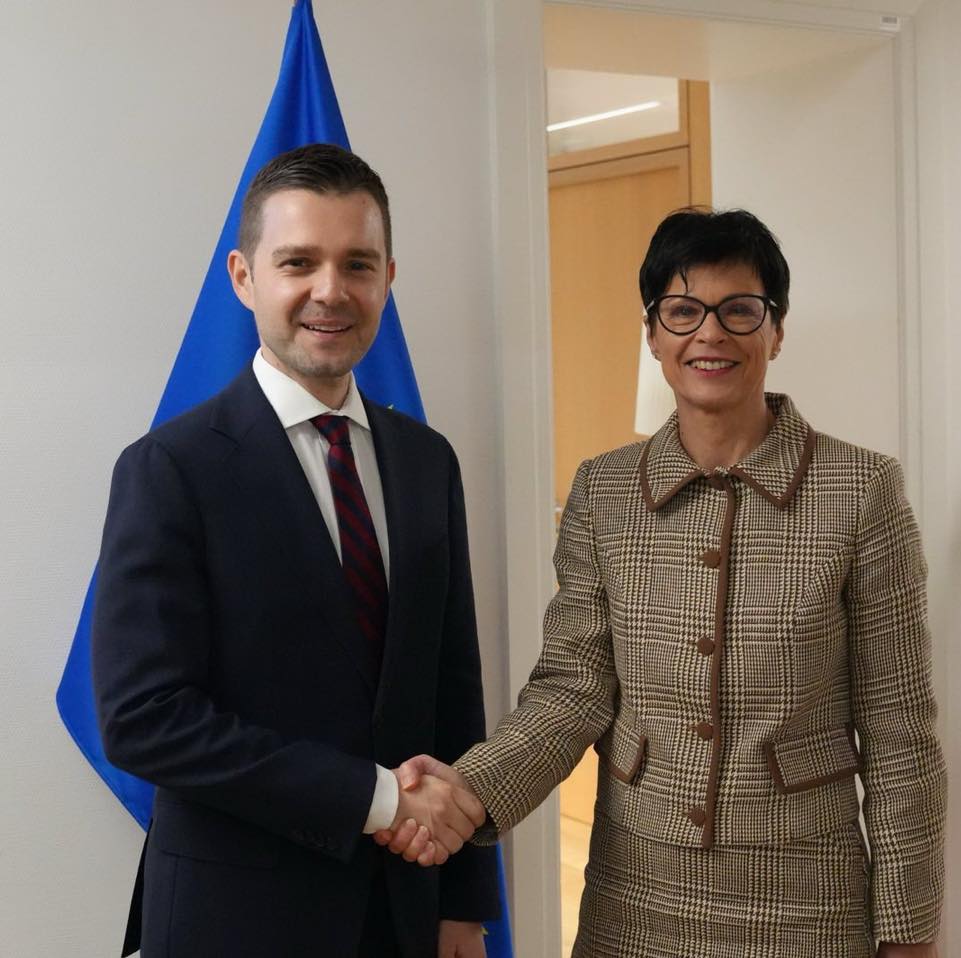 Муцунски на средба со Кос во Брисел: Потврдена посветеноста кон евроинтеграциите