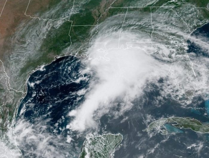 Шестмина загинати и над 400 повредени во силно торнадо во Бразил