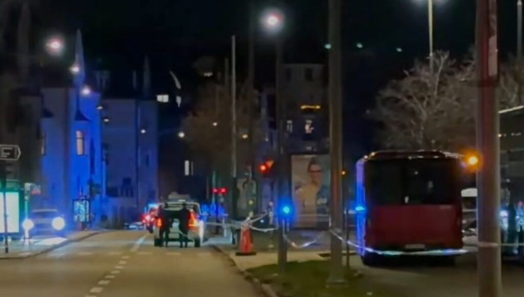 Трагедија во Стокхолм: Автобус удри во станица, неколку мртви