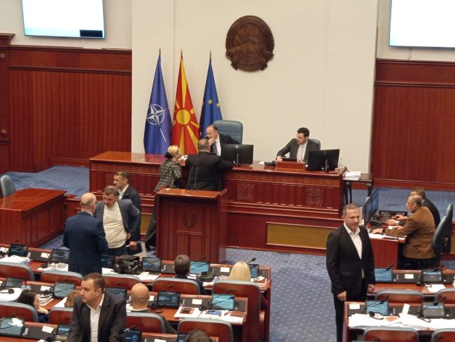 ОД НАРЕДНАТА НЕДЕЛА ЌЕ СЕ ПЛАЌА 18 ОТСТО ДДВ НА ПРАТКИТЕ ОД „ТЕМУ“ И „АЛИЕКСПРЕС“, СОБРАНИЕТО ГИ УСВОИ ЗАКОНСКИТЕ ИЗМЕНИ